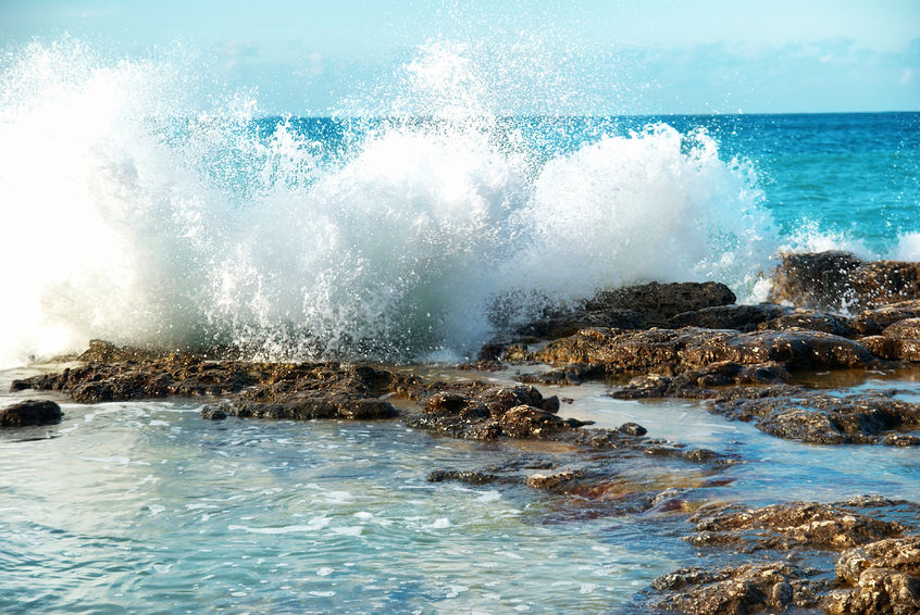 a photo of waves breaking on rocks with a background of the Pacific Ocean amid the reality of Atmocean and its System for Smart Desalination of Seawater for Drinking