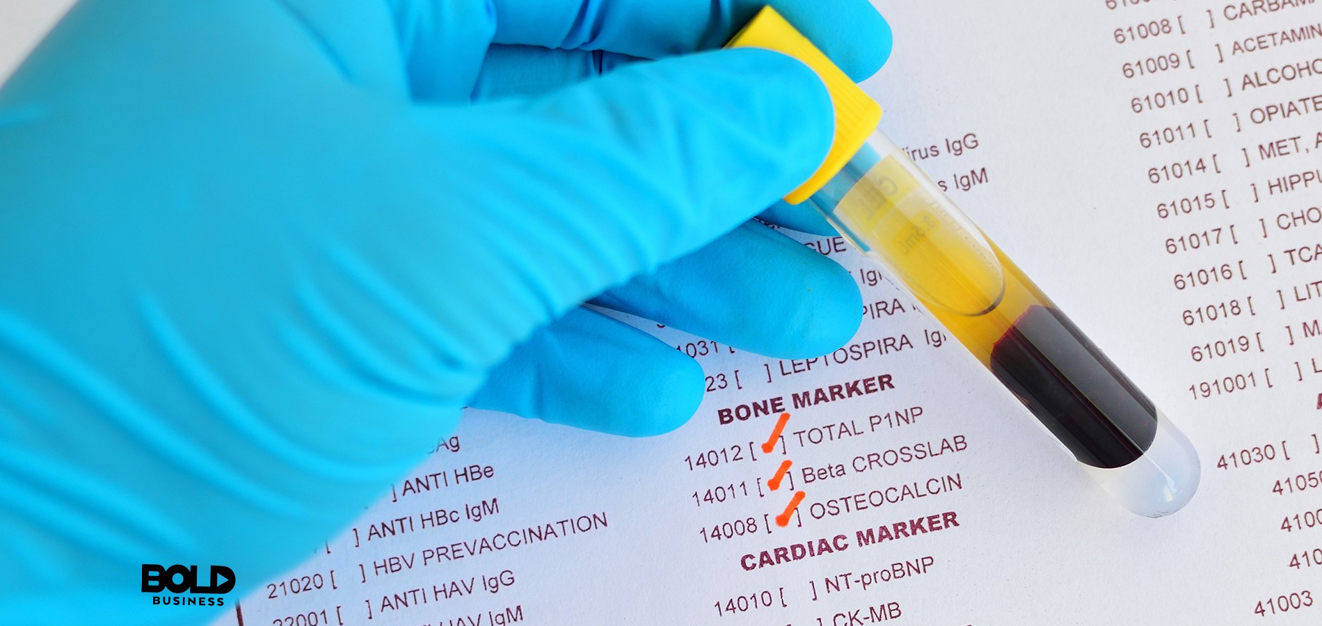 a doctor using advances in multiple myeloma treatment